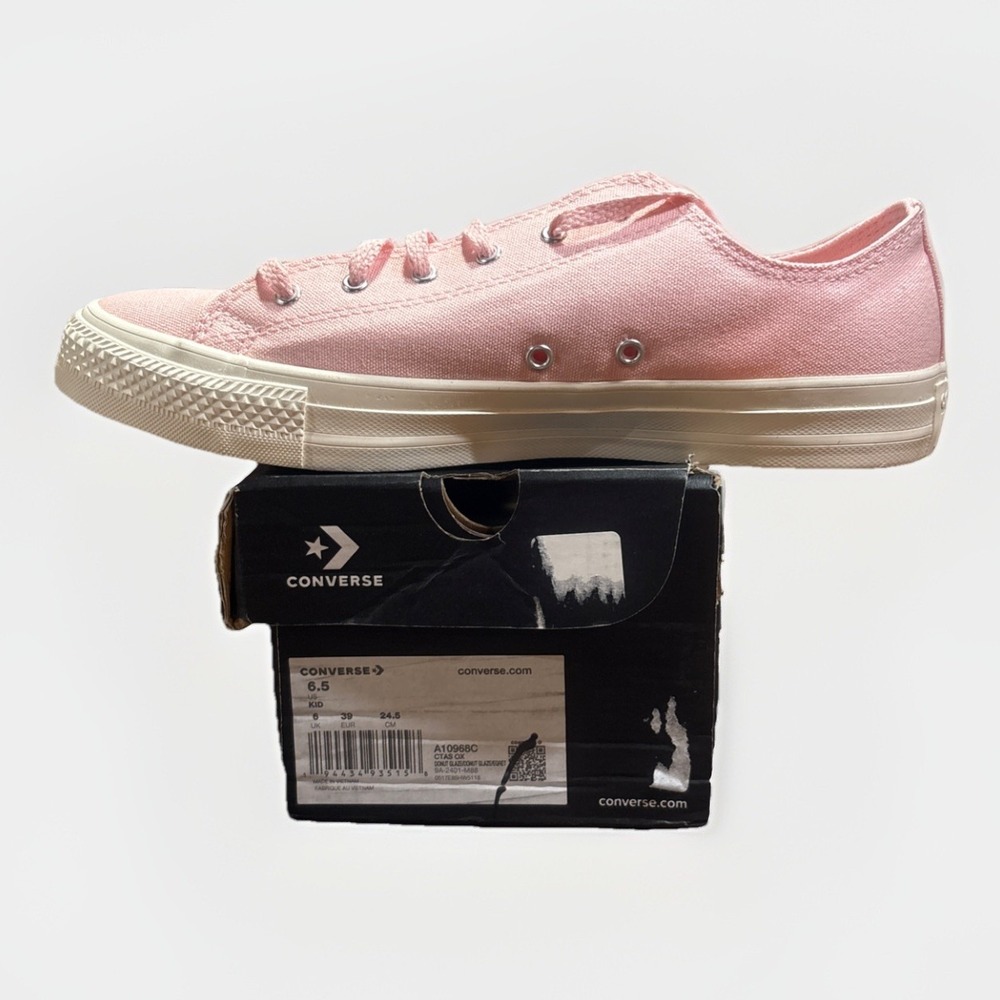 Converse A10968C Pink Kids size 6.5 Brand New